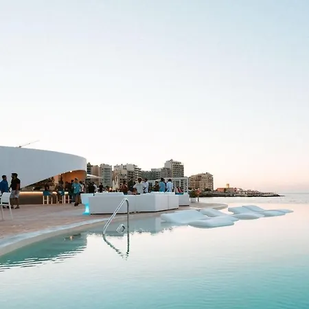 2br Great Location With Terrace Apartament