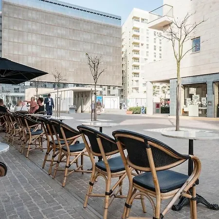 2br Great Location With Terrace Apartament