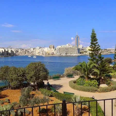 2br Great Location With Terrace Apartmán