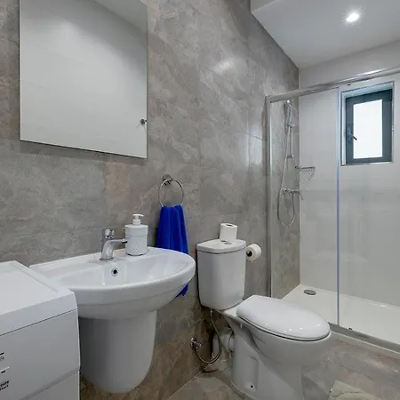 2br Great Location With Terrace