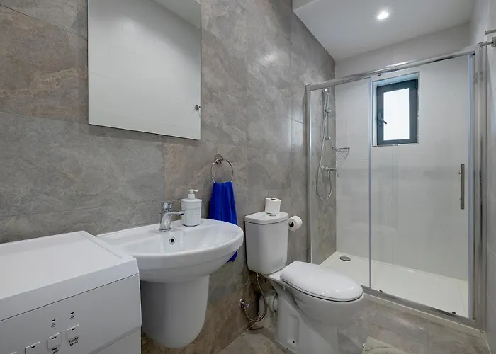 2br Great Location With Terrace