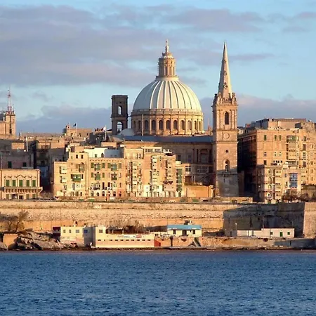 Apartment 2br Great Location With Terrace Sliema