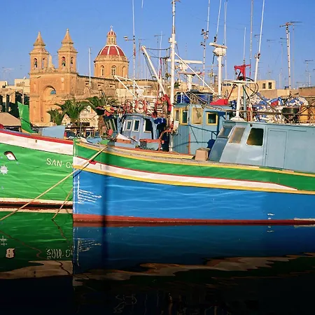 2br Great Location With Terrace شقة سليمة