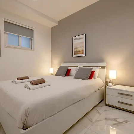 2br Great Location With Terrace