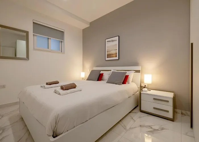 2br Great Location With Terrace