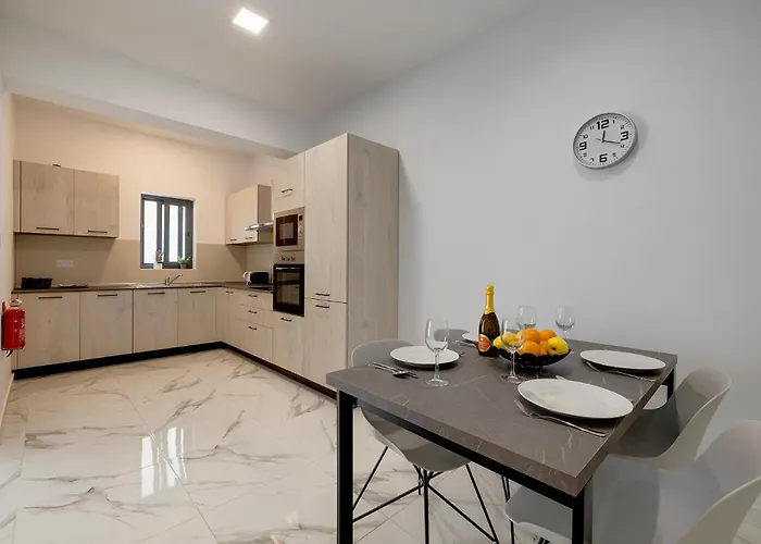 2br Great Location With Terrace Appartamento Sliema